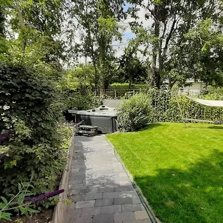 Have a nice stay! - Holiday Home de Witte Raaf with garden&hottub-2
